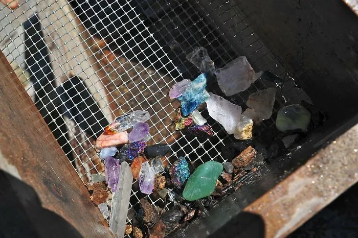 Members Of This Online Group Shared 29 Things They Found In People’s Trash That Were Either Illegal, Strange Or Actually Valuable