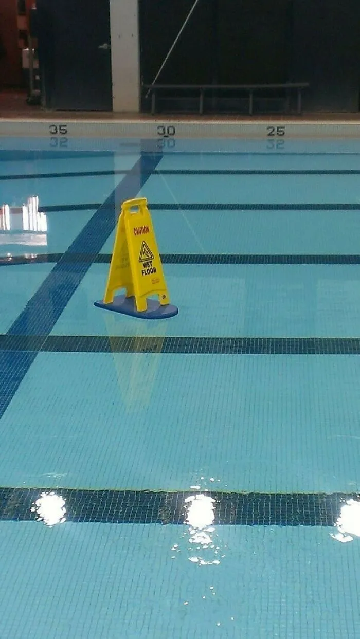50 Pics Without Context That Get Weirder And Weirder The Longer You Look At Them, As Shared On This Online Group (New Pics)