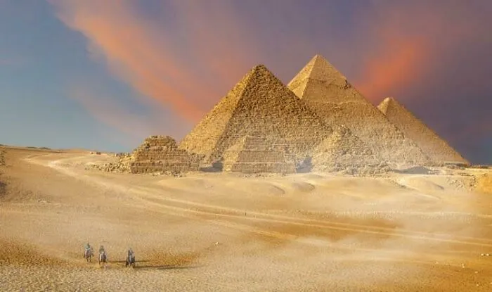 Woolly Mammoths Still Existed When The Pyramids Of Egypt Were Built. The Pyramids Were Built Around 2600 BC, While The Last Woolly Mammoths Went Extinct Around 1650 BC