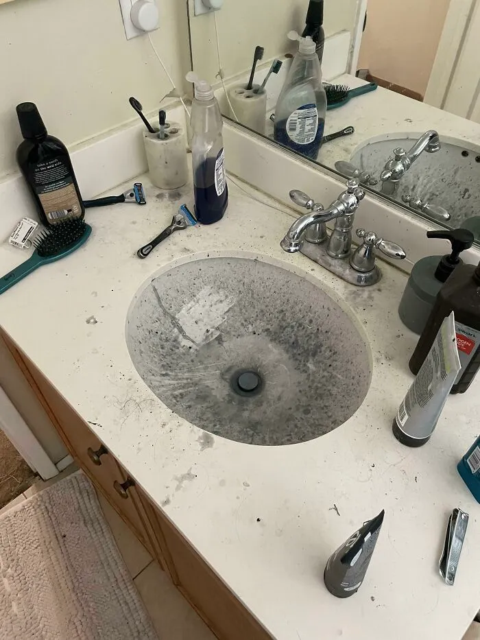 Roommate Left Our Shared Bathroom Like This After I Had Been Gone For A Few Weeks