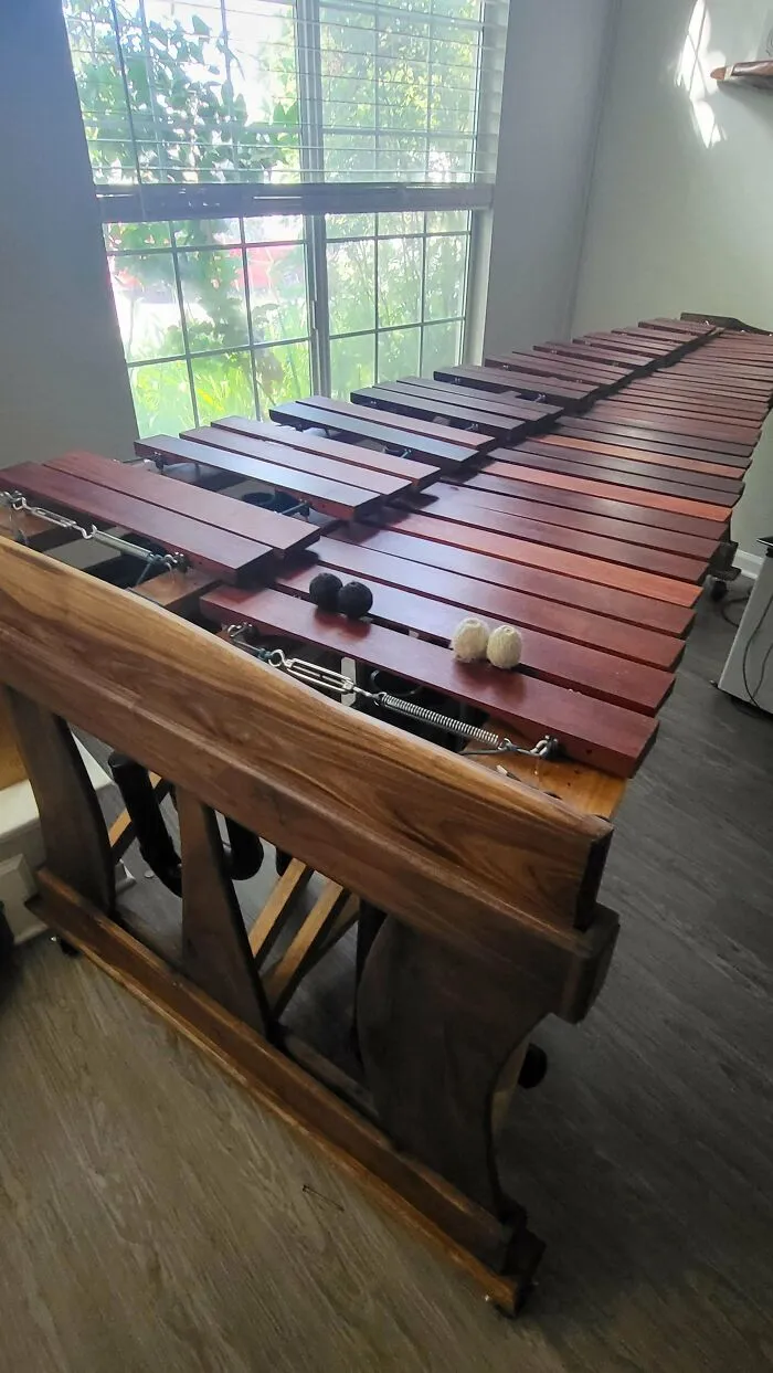 Después de 8 meses de esfuerzo, ¡por fin he terminado de construir mi marimba!
