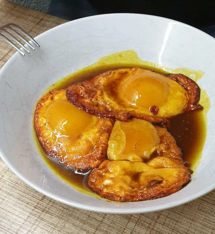 Los huevos que hizo mi papá con “un poquito de cúrcuma”