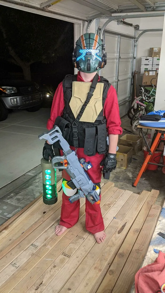 El disfraz de Halloween de mi hijo, ha trabajado mucho, muéstrale un poco de amor