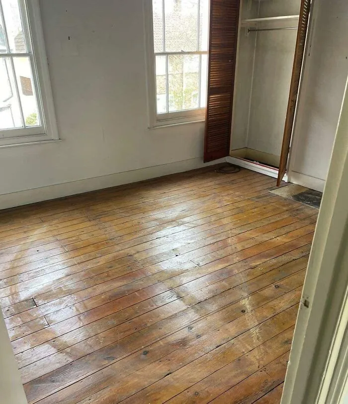 Levantamos las alfombras de la casa recién comprada para encontrar esto