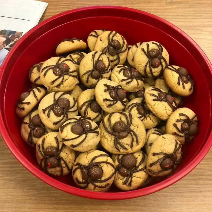 No puedo esperar a hacer de nuevo estas galletas de mantequilla de cacahuete con arañas