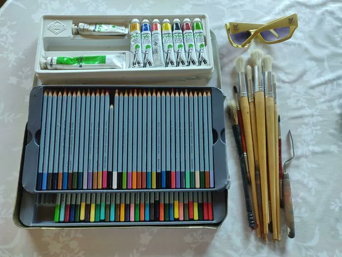 Found A Bag Of Art Supplies In A Big Pile Of Junk Outside An Apartment