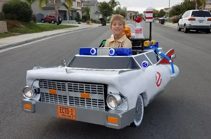 Disfraz del Ecto1 de los Cazafantasmas en Silla de Ruedas para Halloween