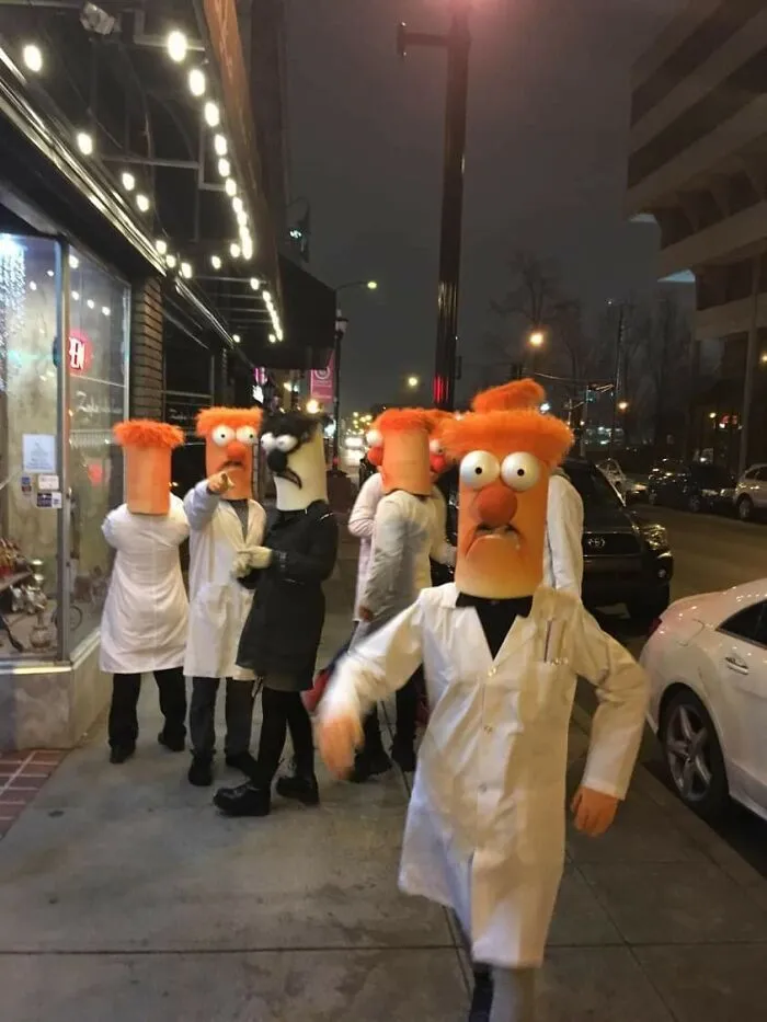 50 Pics Without Context That Get Weirder And Weirder The Longer You Look At Them, As Shared On This Online Group (New Pics)