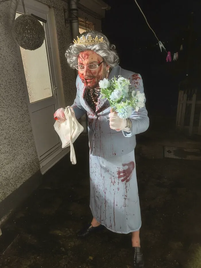 Feliz Halloween chicos ¡Dios salve a la Reina!