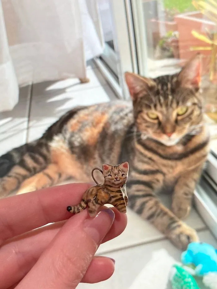 I’ve Always Loved Ceramics And Started Creating Customized Pet Portrait Charms (23 Pics)