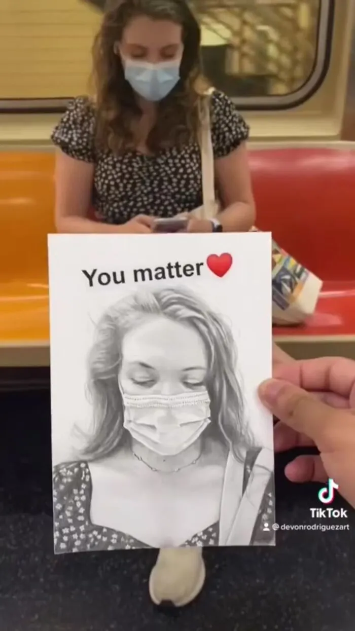 Un artista neoyorquino es conocido por dibujar a los pasajeros del metro sin que se den cuenta y luego publicar su reacción en Internet (25 nuevas fotos)