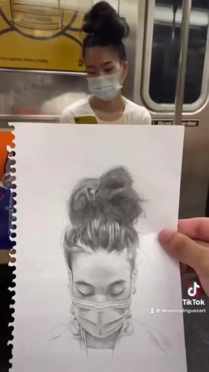 Un artista neoyorquino es conocido por dibujar a los pasajeros del metro sin que se den cuenta y luego publicar su reacción en Internet (25 nuevas fotos)