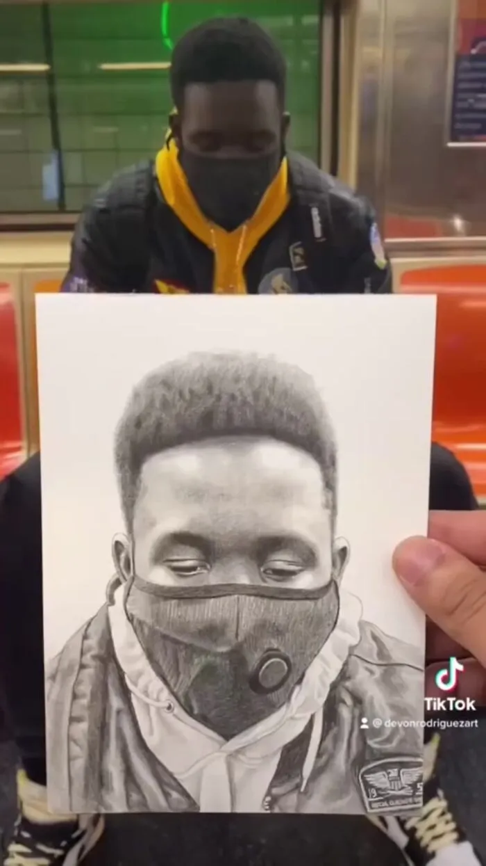 Un artista neoyorquino es conocido por dibujar a los pasajeros del metro sin que se den cuenta y luego publicar su reacción en Internet (25 nuevas fotos)