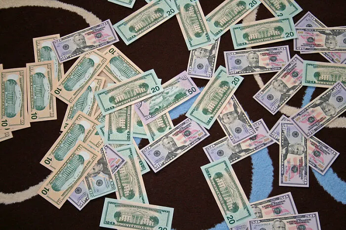 People Who Work For Or Interact With The Rich Describe The Weirdest Things They’ve Seen Behind Closed Doors (30 Stories)