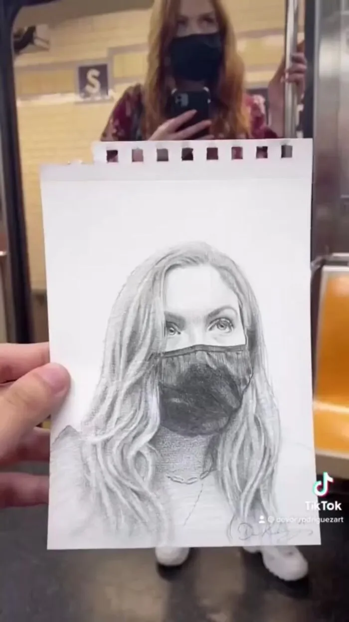 Un artista neoyorquino es conocido por dibujar a los pasajeros del metro sin que se den cuenta y luego publicar su reacción en Internet (25 nuevas fotos)