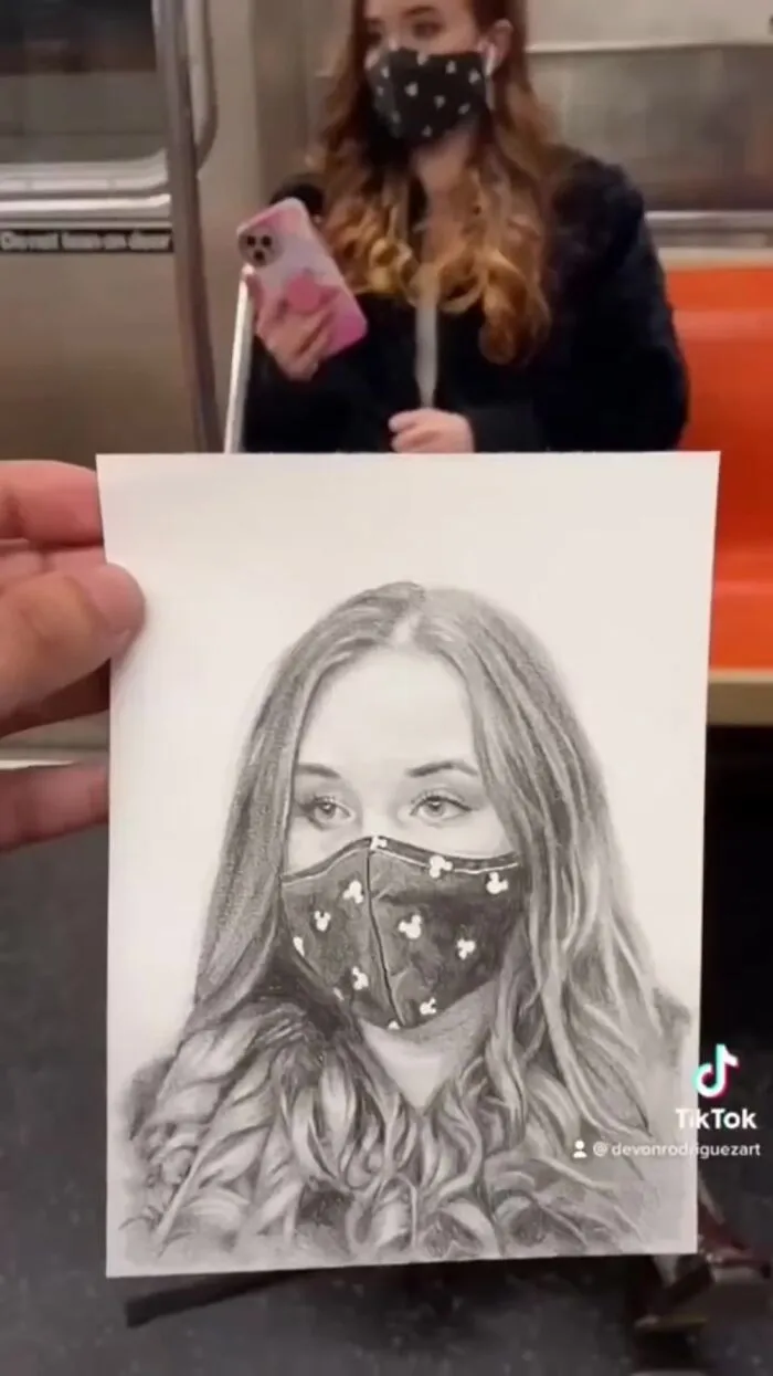Un artista neoyorquino es conocido por dibujar a los pasajeros del metro sin que se den cuenta y luego publicar su reacción en Internet (25 nuevas fotos)