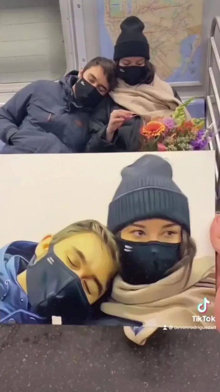 Un artista neoyorquino es conocido por dibujar a los pasajeros del metro sin que se den cuenta y luego publicar su reacción en Internet (25 nuevas fotos)