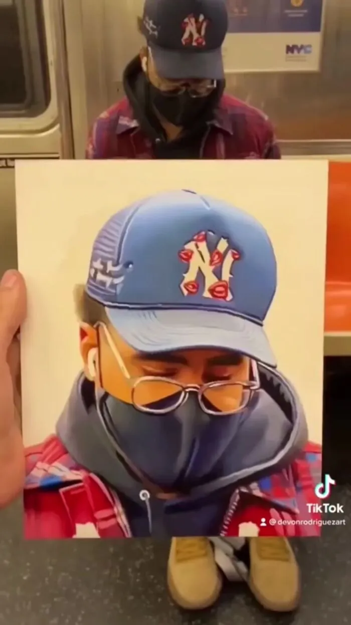 Un artista neoyorquino es conocido por dibujar a los pasajeros del metro sin que se den cuenta y luego publicar su reacción en Internet (25 nuevas fotos)