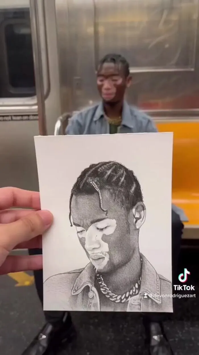 Un artista neoyorquino es conocido por dibujar a los pasajeros del metro sin que se den cuenta y luego publicar su reacción en Internet (25 nuevas fotos)