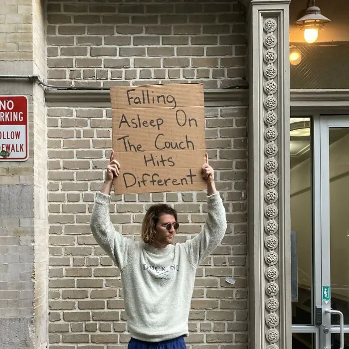 ‘Dude With Sign’ Has 8 Million Followers For Protesting Against Annoying Everyday Things With Funny Signs (30 New Pics)