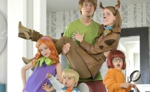 Halloween Photo Tradition (8 Pics)