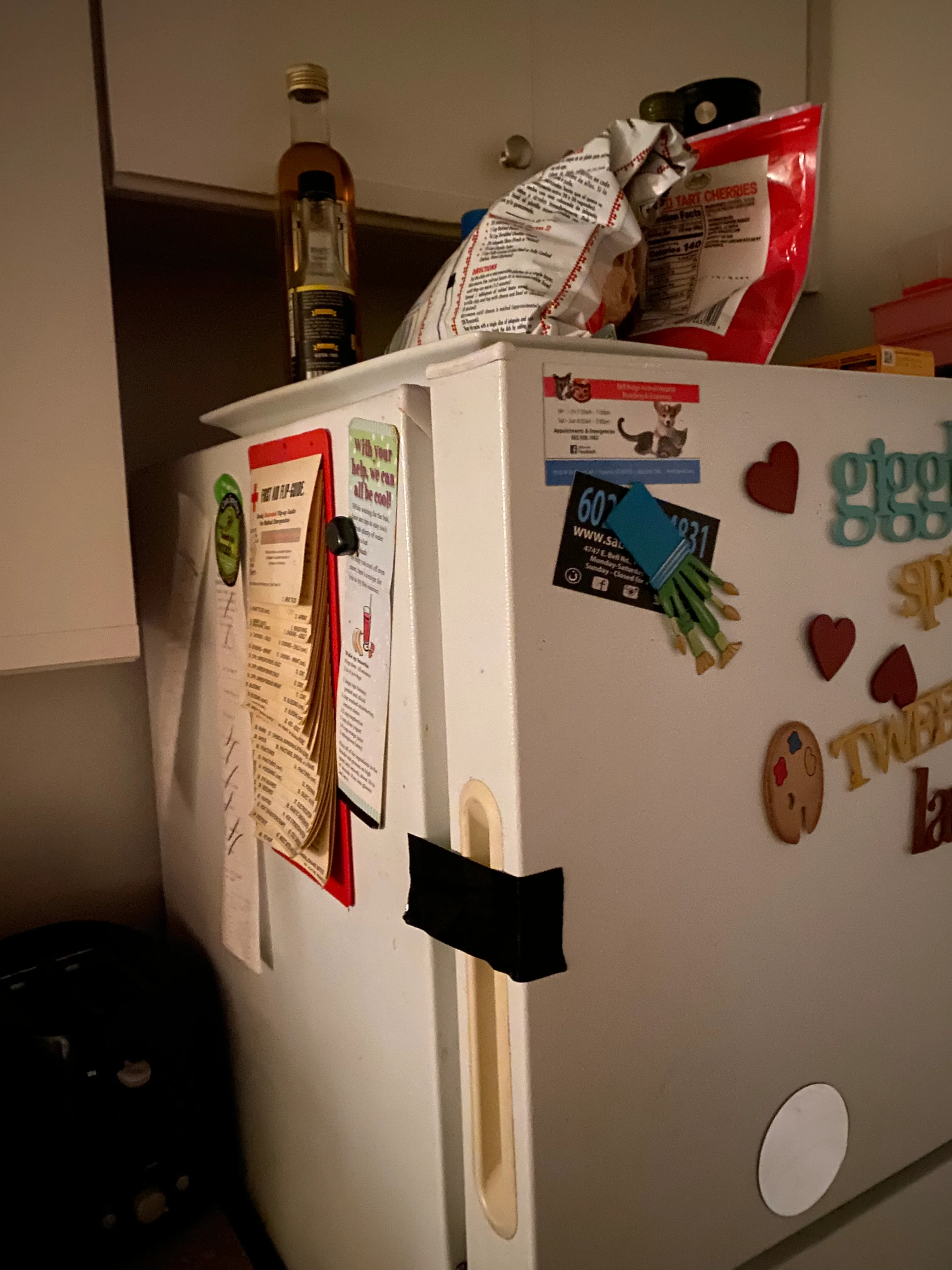 Hey Pandas! Post One Photo That Explains What Apartment Living Actually Looks Like & Needs Repaired And Has At Least 3 Maintenance Portal Tickets.