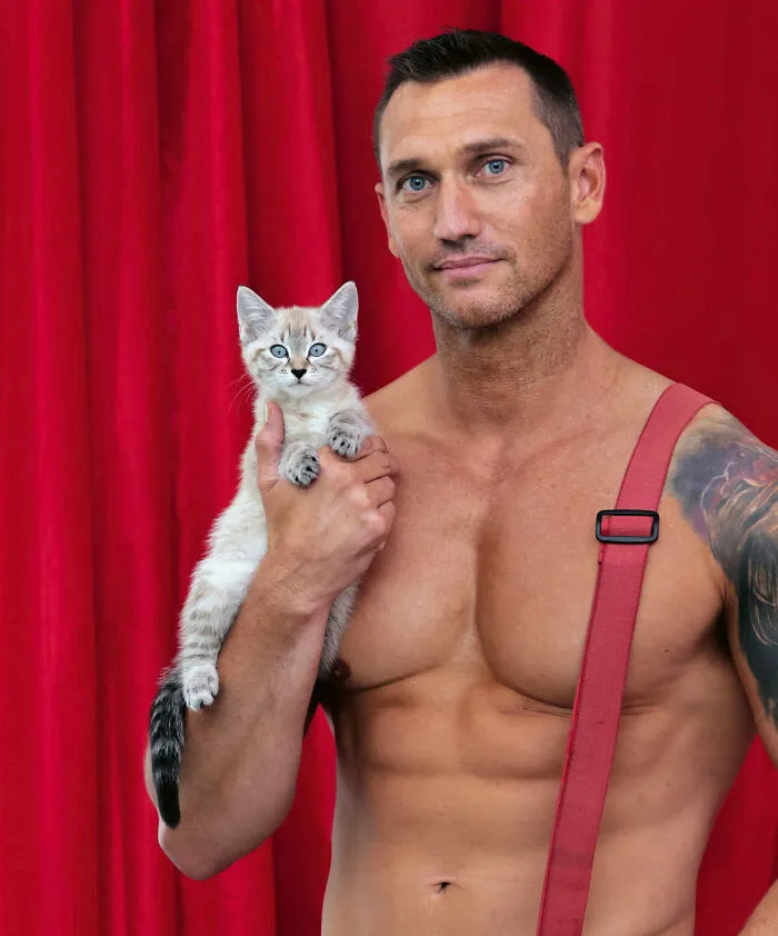 Estos bomberos australianos posan para el calendario benéfico de 2023 (24 fotos)