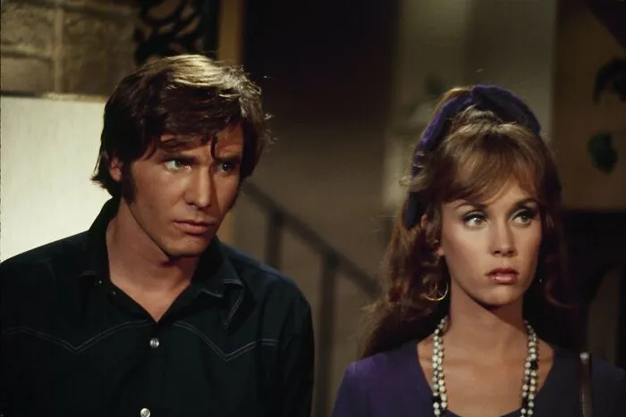 Harrison Ford y Jenny Sullivan en Amor al Estilo Americano (1969)