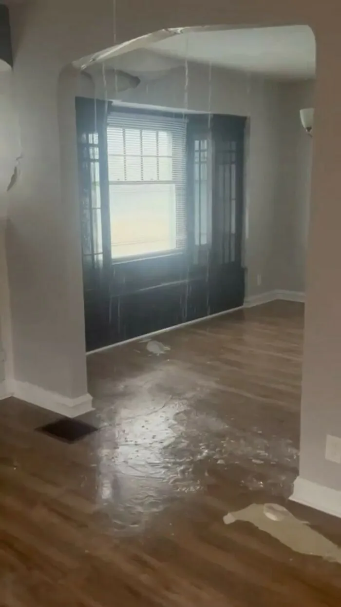 Esta cuenta se burla de las casas más disparatadas, y aquí están 35 de las peores (nuevas fotos)