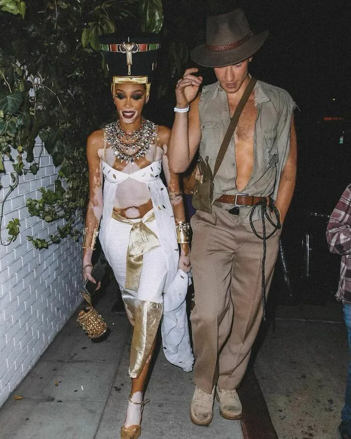 Winnie Harlow y Shawn Mendes como Nefertiti e Indiana Jones