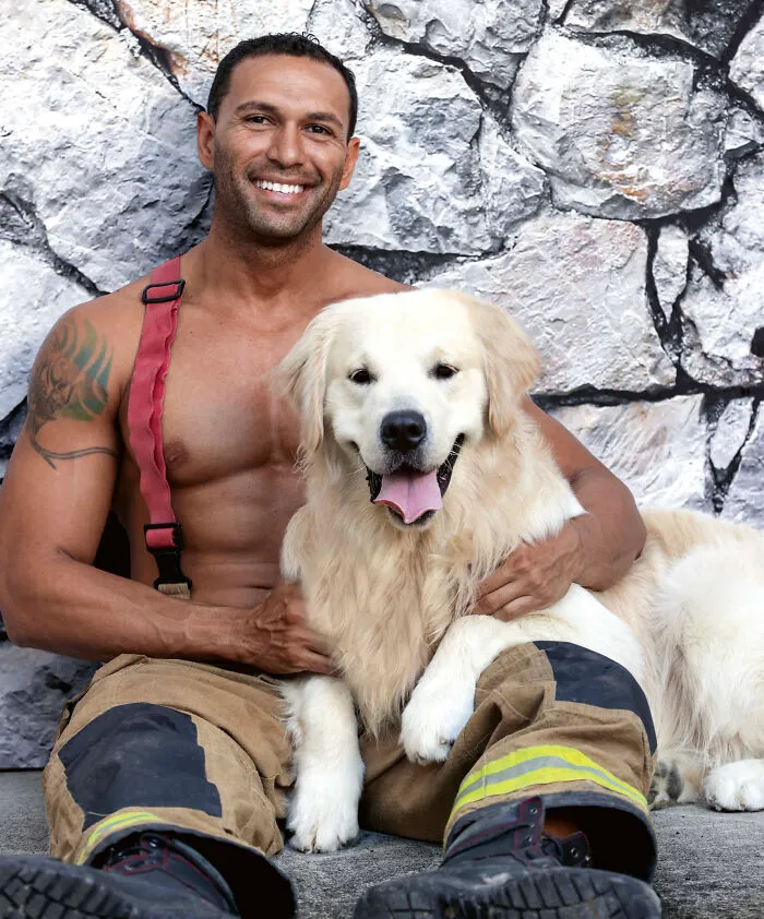 Estos bomberos australianos posan para el calendario benéfico de 2023 (24 fotos)