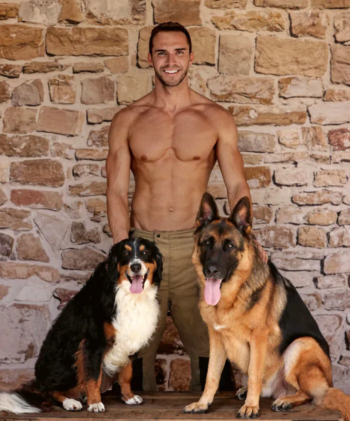 Estos bomberos australianos posan para el calendario benéfico de 2023 (24 fotos)