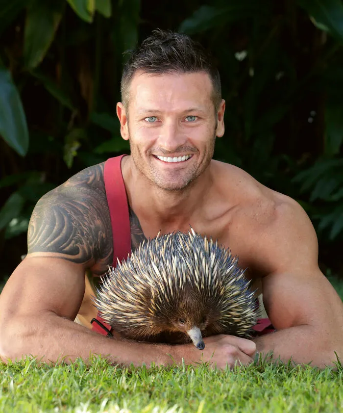 Estos bomberos australianos posan para el calendario benéfico de 2023 (24 fotos)