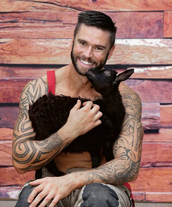 Estos bomberos australianos posan para el calendario benéfico de 2023 (24 fotos)