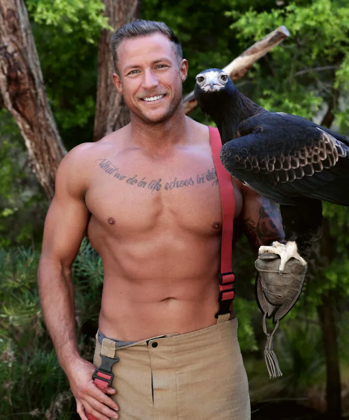 Estos bomberos australianos posan para el calendario benéfico de 2023 (24 fotos)