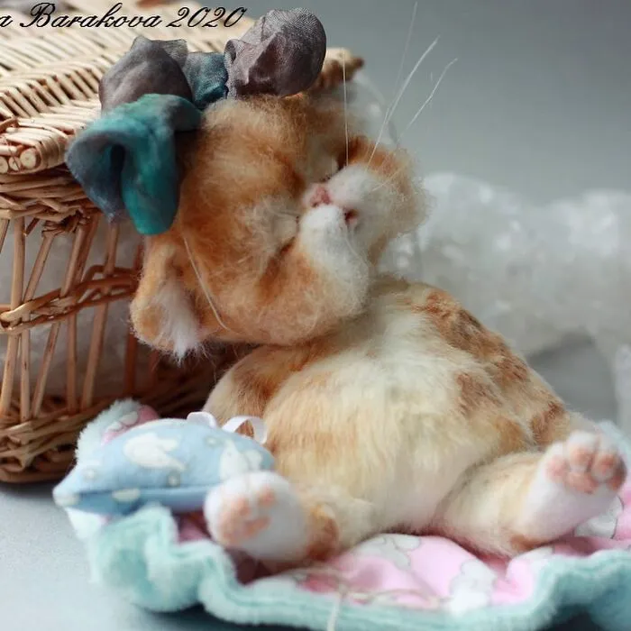 41 Miniature Animal Sculptures From Wool Made By This Artist