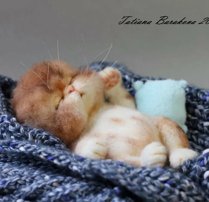 41 Miniature Animal Sculptures From Wool Made By This Artist