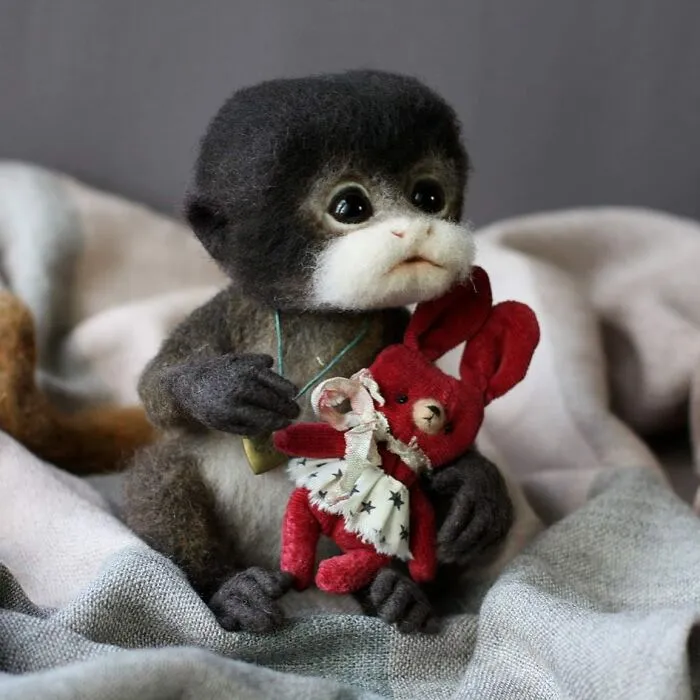 41 Miniature Animal Sculptures From Wool Made By This Artist