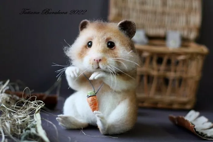 41 Miniature Animal Sculptures From Wool Made By This Artist