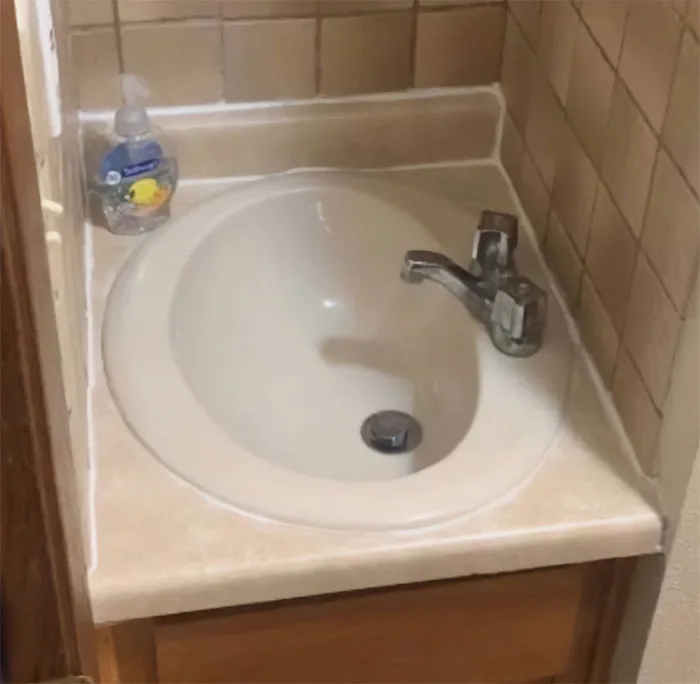 Esta cuenta se burla de las casas más disparatadas, y aquí están 35 de las peores (nuevas fotos)