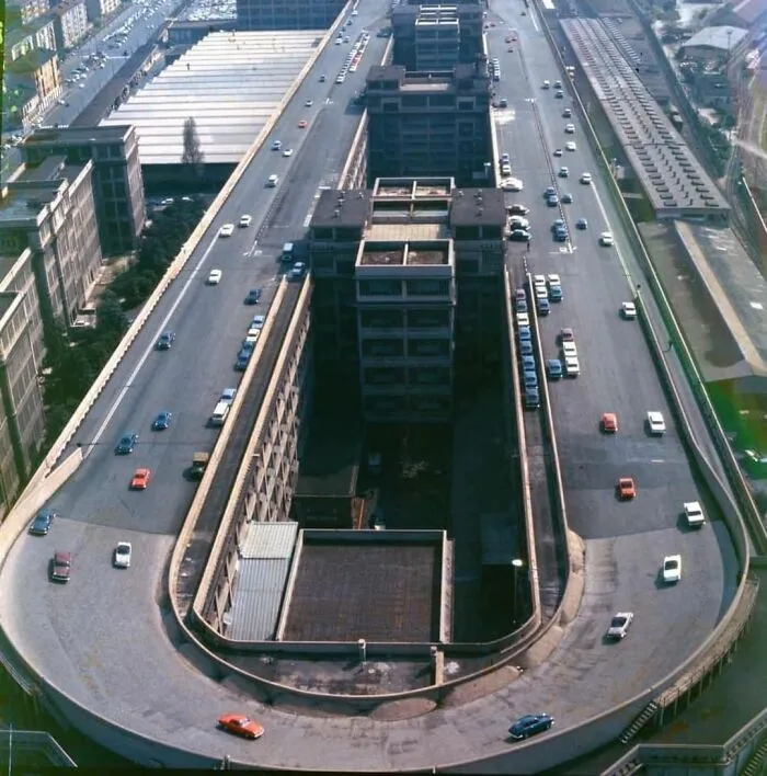 El techo de una antigua fábrica de Fiat. Sí, es una pista. (Lingotto, Turín - Italia)
