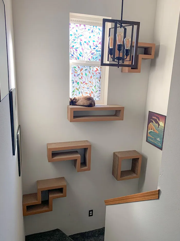 Mi torre para gatos que ahorra espacio