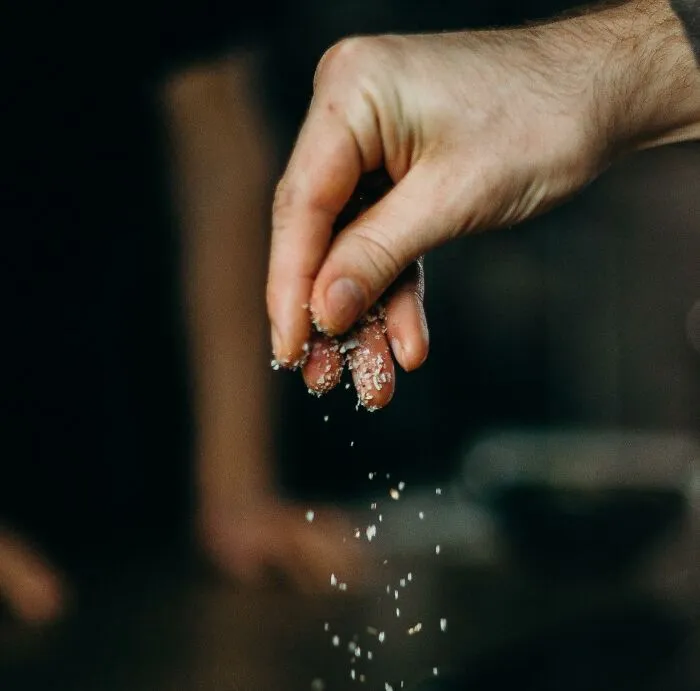 Mejora tus habilidades en la cocina con estos 25 secretos de chefs profesionales