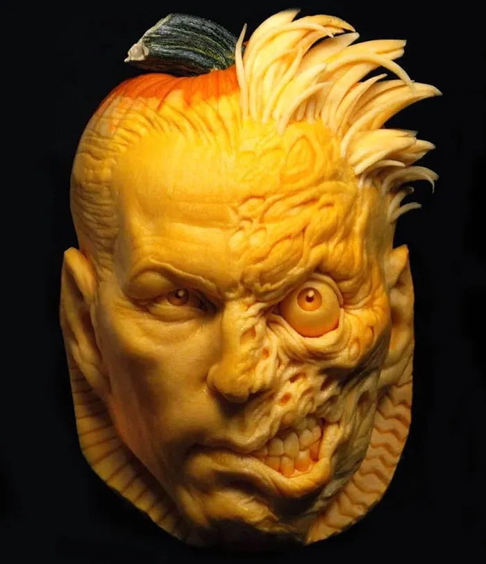 Este Dos Caras fue tallado para DC Comics hace muchos años. Creo que tomó 8 horas para tallarlo