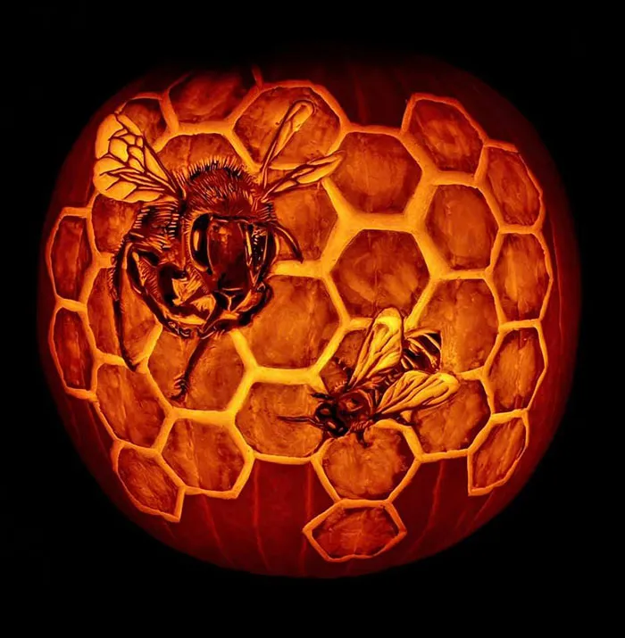 Tallado de calabaza en forma de colmena