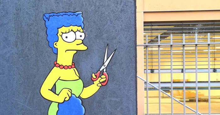 Street Art By Alexsandro Palombo "The Cut" Portrays Marge Simpson Cutting Her Iconic Hair In Solidarity With Mahsa Amini (6 Pics)