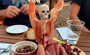 In Honor Of Halloween, Here Are 50 Hilarious And Spooky Pics And Memes