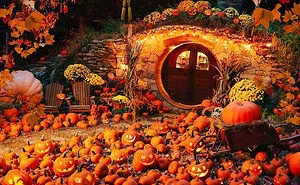 50 Times People Took Their Neighbors By Surprise With Their Halloween Decorations (New Pics)