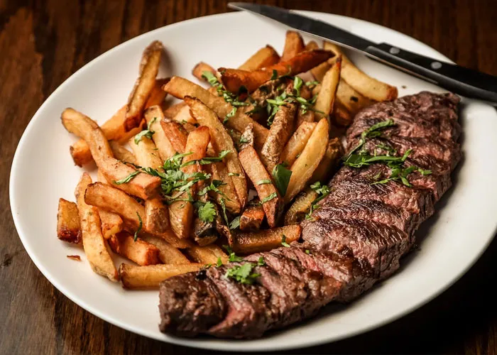 30 Dishes People Should Stop Ordering, As Revealed By Restaurant Workers Online