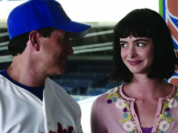 Steve Guttenberg y Krysten Ritter en Veronica Mars (2004)